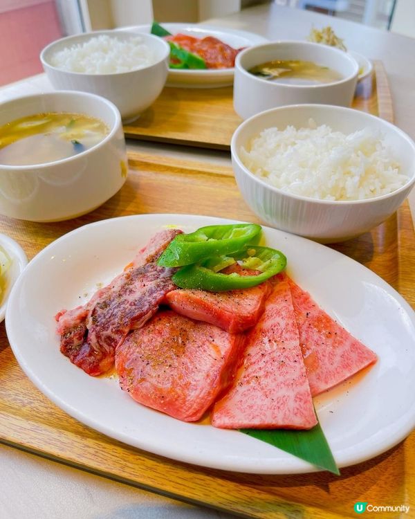 餐廳喺厚福街𝟐𝟏樓，好高好chill喔，仲有好大的落地玻璃窗...