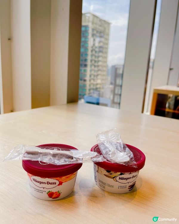 餐廳喺厚福街𝟐𝟏樓，好高好chill喔，仲有好大的落地玻璃窗...