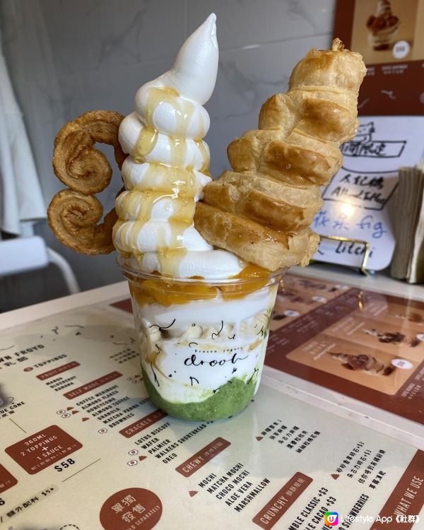 大推香脆酥皮筒Froyo😍超過20種配料同醬汁任揀