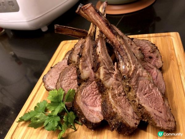 做法一啲都唔複雜嘅焗羊架，用幾種香料醃一晚再焗就搞掂，惹味之...