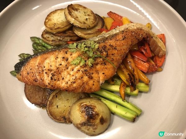 三文魚有營養又易整易熟，個人非常推薦紙包焗呢個方法，魚肉保證...