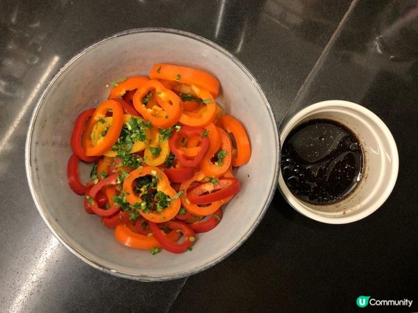 呢個清新又簡單易整嘅彩椒香草沙律係我其中一個最鍾意嘅沙律，顏...