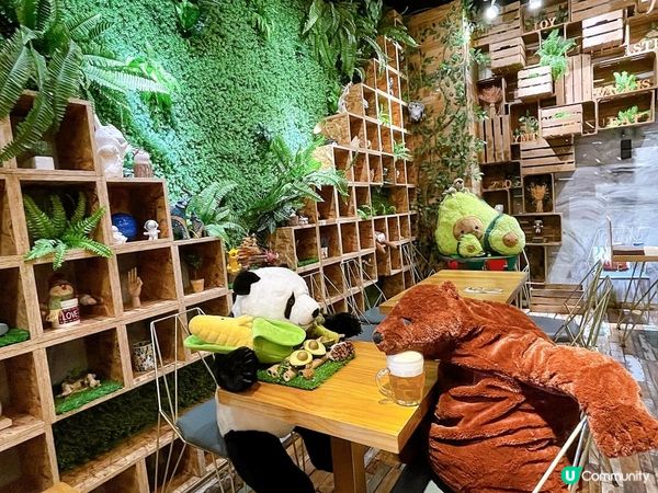 連續假期就梗係要chill吓🍹，肥仔搵到間森林系餐廳🌴，環境...