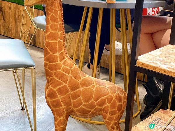 連續假期就梗係要chill吓🍹，肥仔搵到間森林系餐廳🌴，環境...