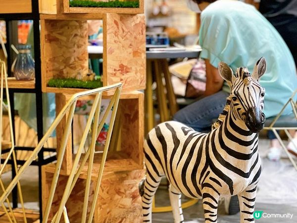 連續假期就梗係要chill吓🍹，肥仔搵到間森林系餐廳🌴，環境...