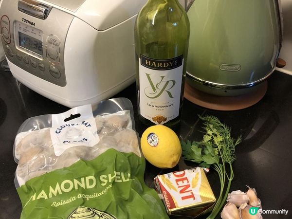 白酒蒜片牛油煮蜆 