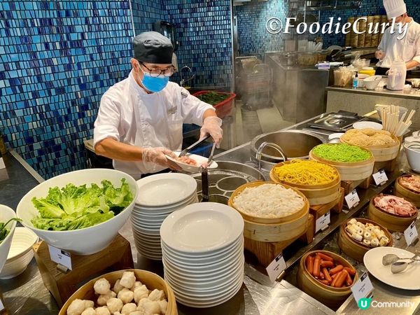 三隻餓鬼，決定去食Lunch Buffet！ 
