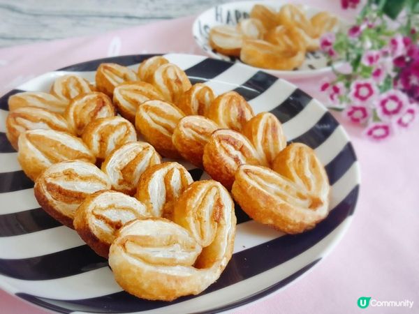 蝴蝶酥以麵粉、大量牛油及糖烘焙至乾身而成，因其外形似蝴蝶，而...