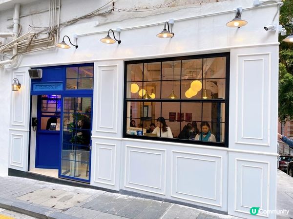 蘇豪區又有新嘅coffee shop進場啦☕️，藍白色餐廳外...