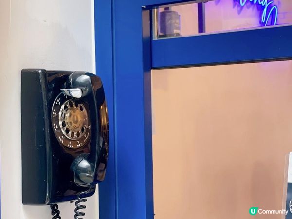 蘇豪區又有新嘅coffee shop進場啦☕️，藍白色餐廳外...