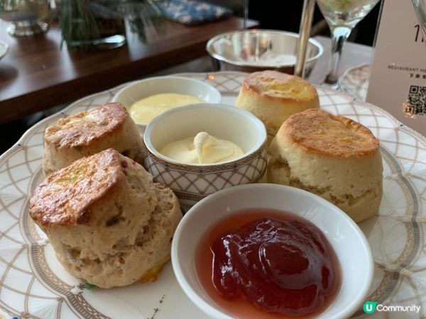 香港君悅酒店位於灣仔會展中心，當中「茶園」的下午茶十分出名。...