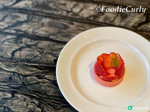 港威酒店推出了Somersby主題下午茶，還是會噴煙的呢！是...