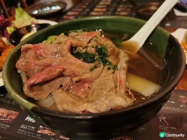 牛肉烏冬，牛肉薄片嫩滑，烏冬彈牙，湯底青甜。整體來說不錯啊！