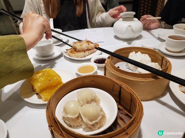 《有傳統點心車的酒樓》