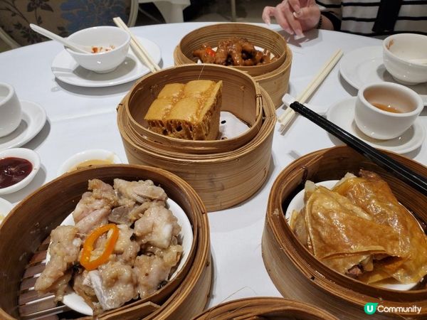 《有傳統點心車的酒樓》