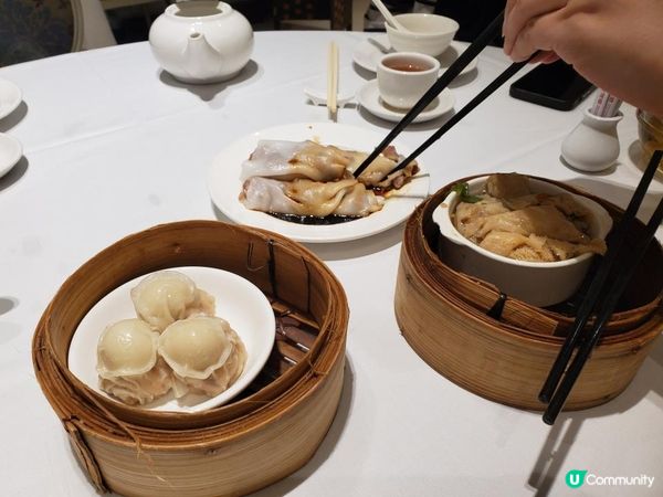 《有傳統點心車的酒樓》