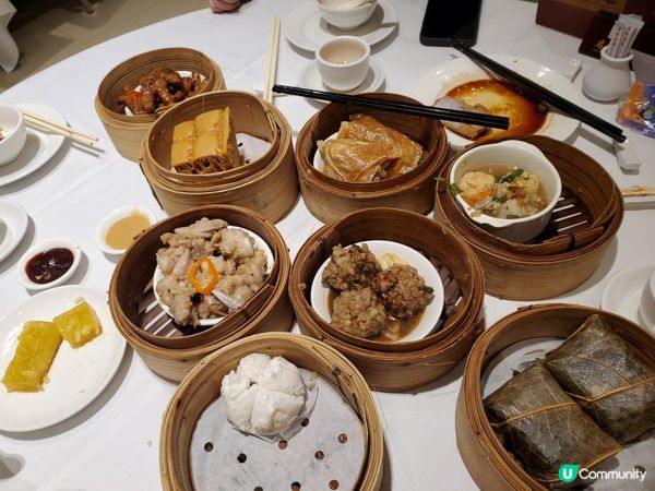 《有傳統點心車的酒樓》