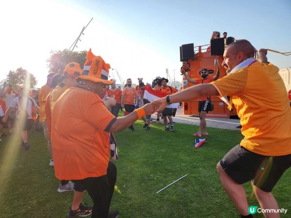 卡塔爾特集：荷蘭巴士巡遊 最熱血進場方式