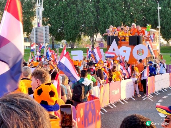 卡塔爾特集：荷蘭巴士巡遊 最熱血進場方式