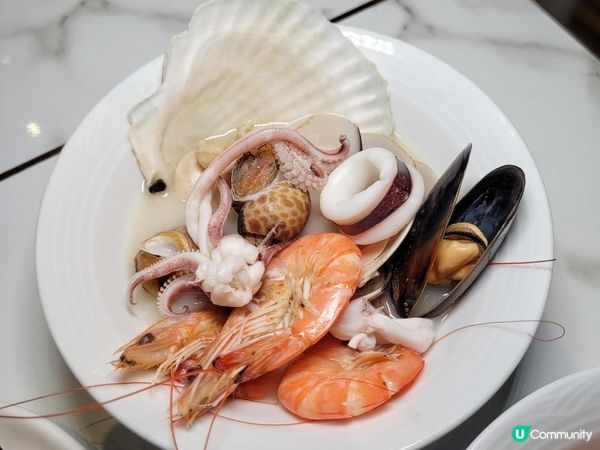 任食兩款生蠔 X 即煮海鮮窩 X 醬燒鮑魚 X 和牛刺身 夠回本 @ Cafe 8 Degrees ( 土瓜灣8度海逸酒店 )