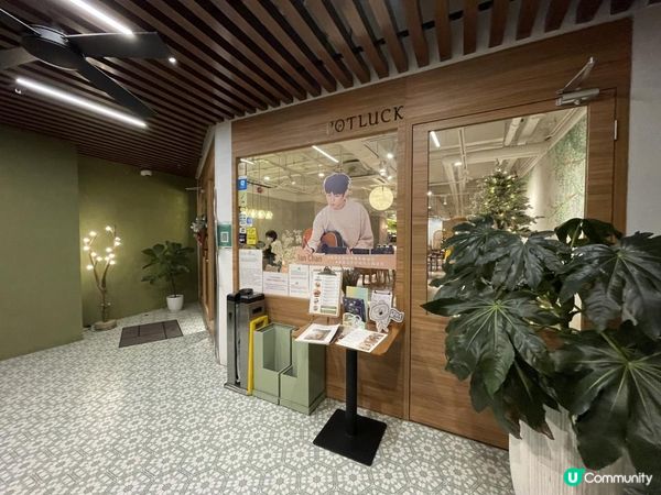 🦞 佐敦超寬廠木系咖啡店