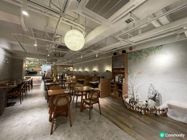 🦞 佐敦超寬廠木系咖啡店