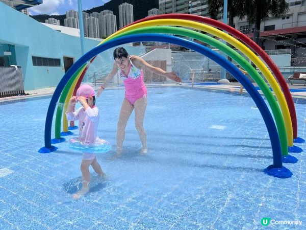 《摩士公園游泳池》