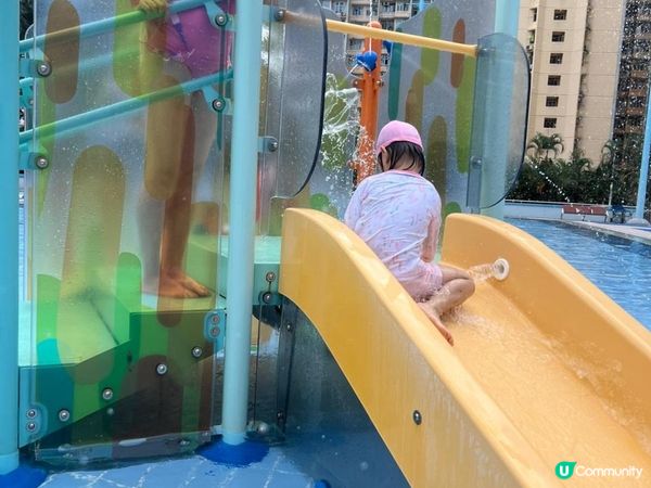 《摩士公園游泳池》