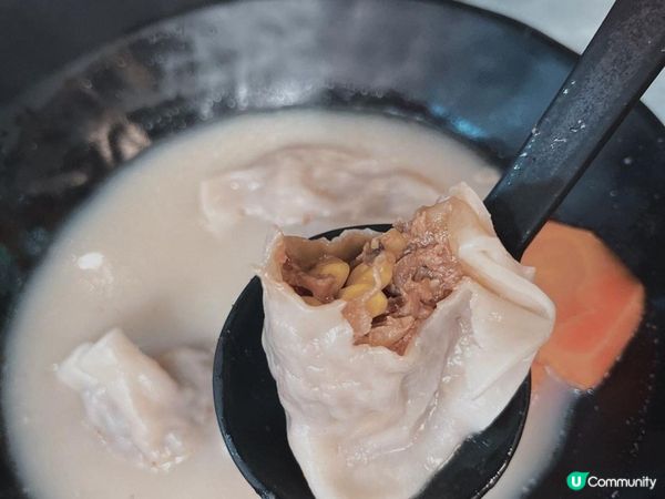 湯㡳濃郁的餃子店  在老舊商場內