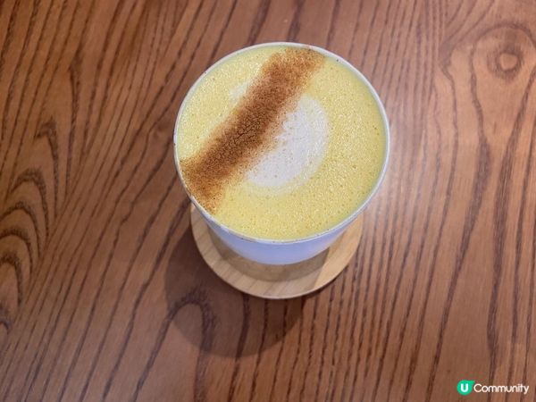 「唔可以錯過」嘅上環隱世咖啡店👍靚到好似日落🌄嘅薑黃Latte☕️鮮甜爽口嘅北極蝦開放式三文治