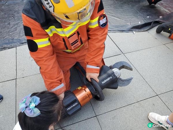 《東區消防安全嘉年華 ~ 消防哥哥操作工具示範》