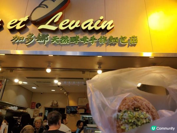 《幾飽都要食甜品 : 嘉多娜開心果泡芙》