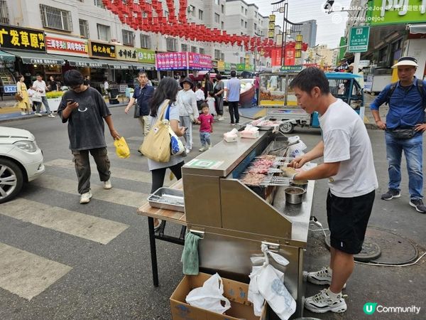 【中國自由行】內蒙古呼和浩特美食地圖📍寬巷子街頭掃街攻略🍢｜地道小吃逐樣試！芝士奶豆腐餅、炸糕、羊肉串、鮮奶皮捲、稀果羹全收錄！