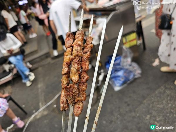 【中國自由行】內蒙古呼和浩特美食地圖📍寬巷子街頭掃街攻略🍢｜地道小吃逐樣試！芝士奶豆腐餅、炸糕、羊肉串、鮮奶皮捲、稀果羹全收錄！