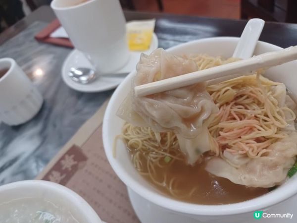 澳門噴水池內的黃枝記