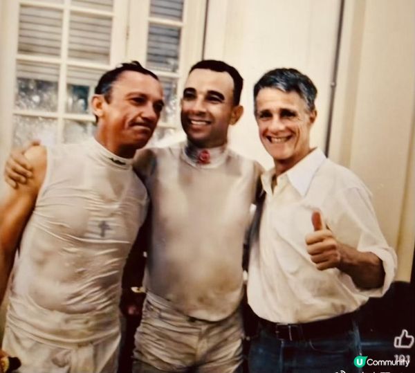 莫雷拉和前輩合照