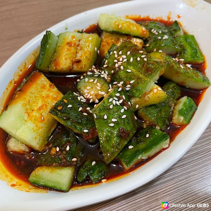 新年食到飽飽濟濟🥴食返d酸酸辣辣嘅小吃都唔錯～食返個酸辣青...