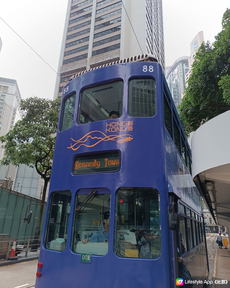 乘坐冷氣電車體驗道地香港風情