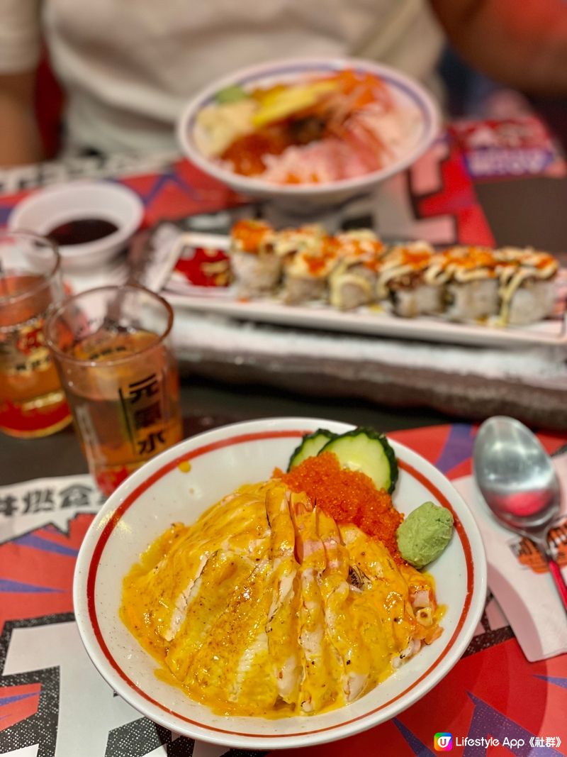 位於繁忙旺角花園街嘅一間丼飯店👻鋪頭裝修好有氣派，成間鋪頭...