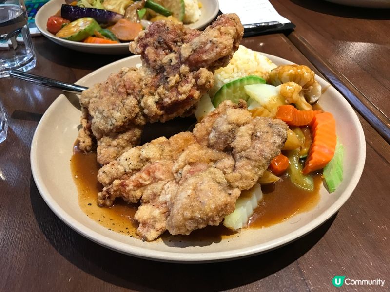 酥香雞排蔬菜飯係我在這家餐廳常點的食物。這家日式西餐時常大排...