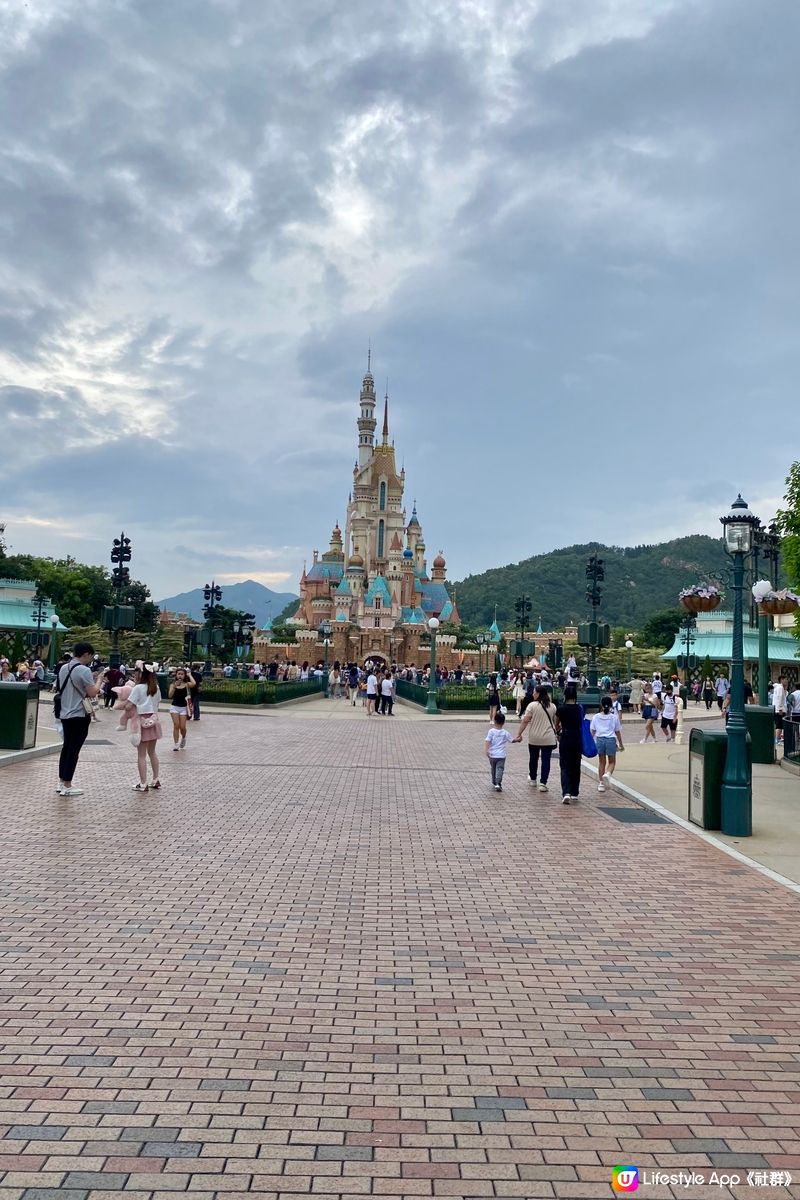 迪士尼樂園 ≣ 夏日限定- 菠蘿味軟雪糕配士多啤梨味沙冰✨💖