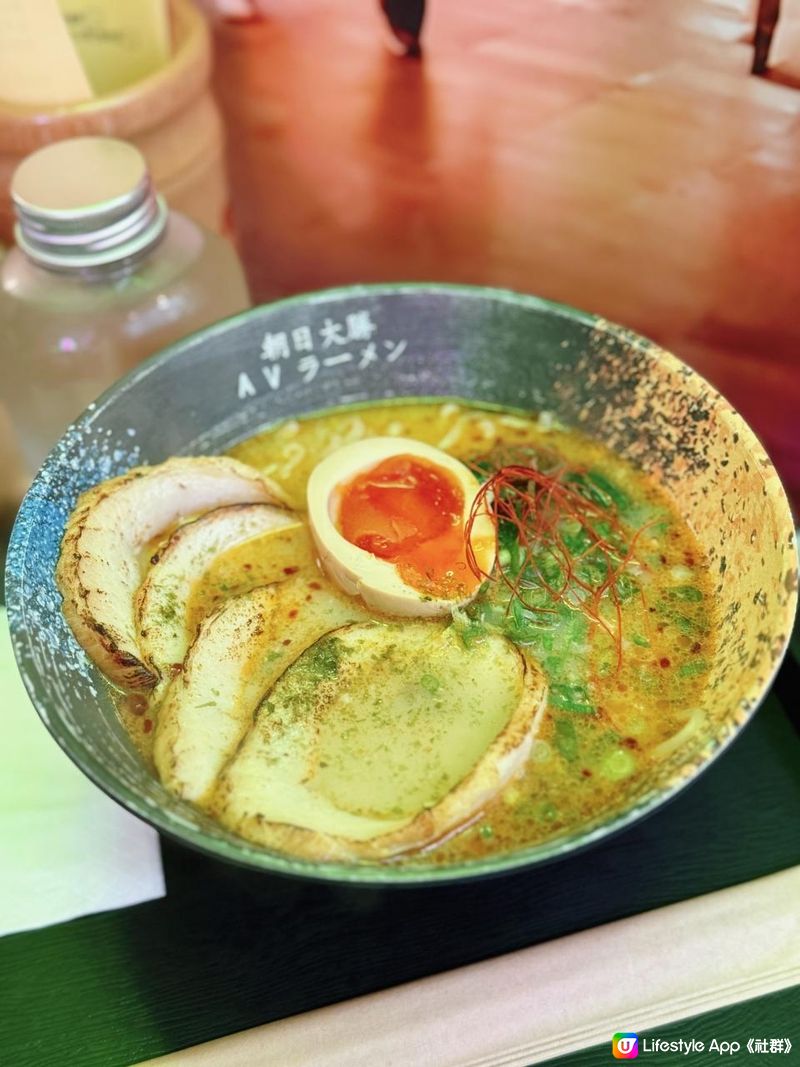 📌 尖沙咀│朝日大勝 A V ラーメン│玩味十足又有心思的拉麵小店