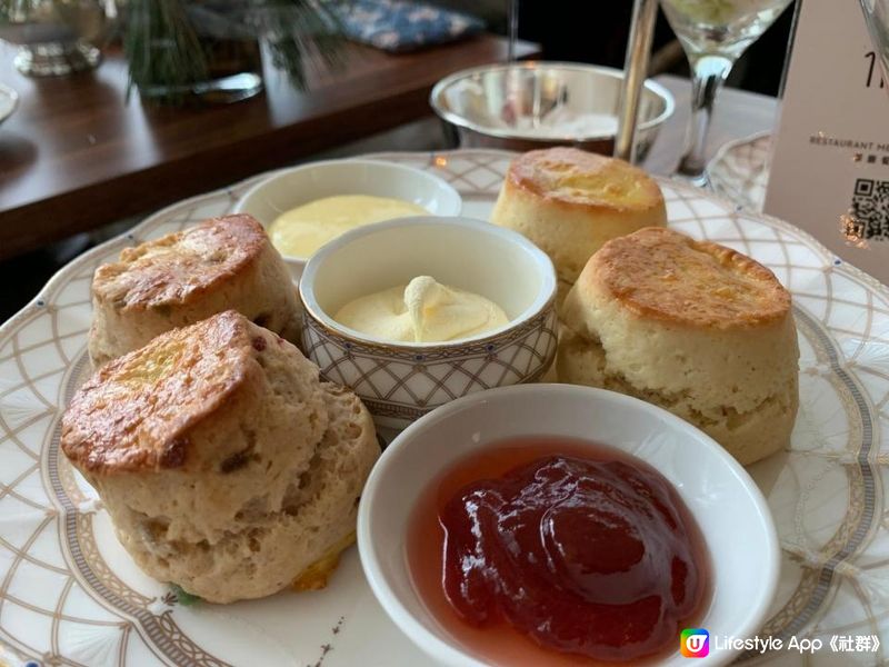 香港君悅酒店位於灣仔會展中心，當中「茶園」的下午茶十分出名。...